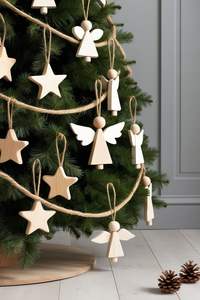 Pièce décorative de suspension de Noël en bois pour portail et balcon ajoutant un charme de vacances traditionnel avec un design simple - Product Image 6