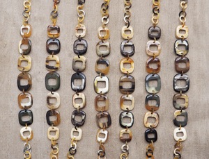 Collar de Lujo Hecho a Mano con Cuerno de Búfalo, Joyería Natural y Sostenible para Mujer, Alta Calidad - Product Image 5