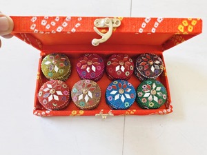 Bandhej กล่องของขวัญพร้อมกล่องในร่ม, ชุดของขวัญ, haldi mehendi Sangeet กล่องของขวัญคืนความโปรดปรานของขวัญวันขอบคุณพระเจ้าของขวัญสำหรับแขกของเธอ - Product Image 4