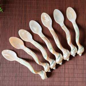 Chef-d 'œuvre luxueux de cuillère à perles MOP dans l'artisanat inspiré par les traditions anciennes - Product Image 2