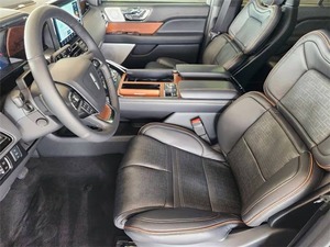 Lincoln Na0vigator Black Label 2024 Usado en Buen Estado, SUV 4x4 de 4 Puertas (Motor Turbo de 6 Cilindros y 3.5L, 10A) - Product Image 4