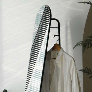 Miroir d'habillage pleine hauteur avec tige de suspension en acier pour armoires compactes - Product Image 3