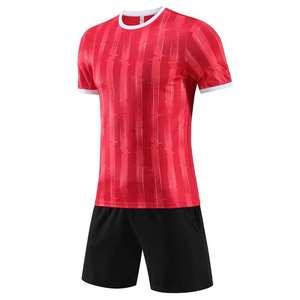 Nuevo Conjunto de camiseta y pantalones cortos de fútbol por sublimación personalizada de alta calidad, transpirable, de secado rápido, 100% poliéster, respetuoso con el medio ambiente - Product Image 5