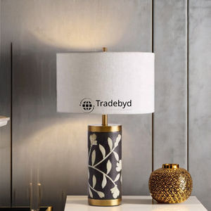 Lampe de table LED E26 élégante et moderne en os incrusté, alimentée par courant alternatif, éclairage décoratif artisanal de qualité supérieure et écologique Tradebyd - Product Image 1