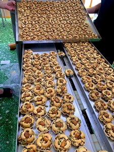 Khám phá những món ăn nhẹ hạt hình hoa quyến rũ được chế tác từ ngũ cốc hỗn hợp cao cấp, mang lại sự giòn tan thú vị cho từng khoảnh khắc. - Product Image 3