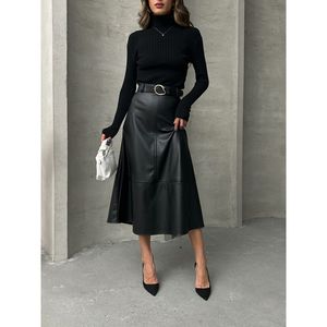 Faldas para Mujer con Cinturones de Cuero, Colección al por Mayor - Product Image 4