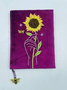 สมุดบันทึกผ้ากำมะหยี่ทำมือ ดีไซน์ดอกทานตะวัน พรีเมียม หรูหรา ปักลาย สีสันปรับแต่งได้ ขนาด A5/A6 ของขวัญสำหรับนักเรียน - Product Image 2