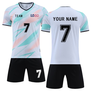 Maillot de football personnalisé imprimé par sublimation 100% polyester léger et respirant à manches courtes pour adultes - Product Image 1