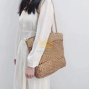 Sac de plage Boho haute couture avec pompon en jacinthe d'eau fabricant de premier plan au Vietnam - Product Image 3