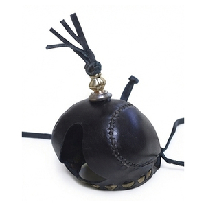 Cagoule de fauconnerie en cuir avec pompon et capuchon métallique pour équipement de chasse, design minimaliste, taille unique, portable, noire - Product Image 5