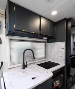 พร้อมส่ง รถบ้านหรูมือสอง ปี 2020-2023 รุ่น Prism Select Class C ใช้เครื่องยนต์ดีเซล สำหรับขาย รองรับผู้โดยสาร 4-6 คน - Product Image 2