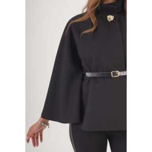 Ventes en gros de manteaux noirs pour femmes avec ceinture et style poncho à un seul bouton - Product Image 3