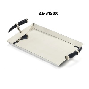 Plateau en métal artisanal élégant pour maisons de créateurs, plateau doré en relief, plateau artistique fabriqué par Zahid Exports en Inde, grand grossiste - Product Image 3