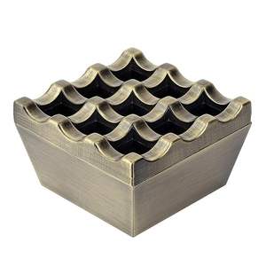 Venta de fábrica industrial Cenicero de aluminio Acabado en oro antiguo Nuevo estilo Chapado en oro y pulido natural Forma cuadrada - Product Image 5