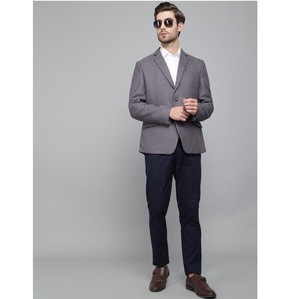 เสื้อเบลเซอร์ลำลองสีเทาอ่อนคุณภาพเยี่ยมสำหรับผู้ชาย เหมาะสำหรับใส่ทำงานในฤดูใบไม้ผลิและฤดูใบไม้ร่วง หรือใส่ในชีวิตประจำวัน มีจำหน่ายในราคาที่ดีที่สุด - Product Image 1