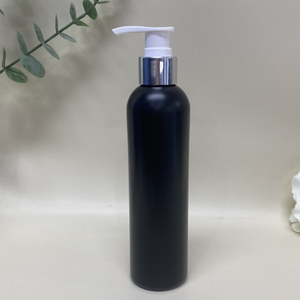 Botella de jabón de manos de lujo 250ml HDPE negro 24mm -22G Placa fabricada en Vietnam Logotipo impreso con tapa de bomba de lujo - Product Image 3