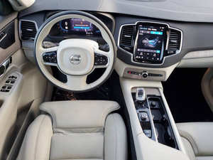 Vo-lvo XC90 Recharge 2023 en parfait état - Product Image 3