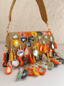 Sac à main perlé fait main avec miroir, pompons et rabat, capacité 1L, couleurs personnalisables, doublure polyester, logo personnalisé, idéal pour les soirées - Product Image 1