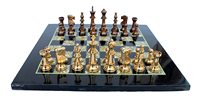 Ensemble de plateau de jeu d'échecs-fait de marbre noir et de pièces en laiton (15 "X 15")