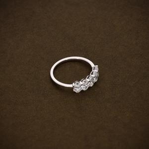 Bague à cinq pierres en diamant de laboratoire de 1,33 CTW, bague à coupe ovale, diamant certifié, bague de fiançailles, bague de promesse pour elle, design unique - Product Image 2