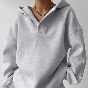 Ensemble sweat-shirt et short long pour femme OEM 2025, logo personnalisé, couleur unie, col en V, coupe ample, décontracté, 2 pièces pour l'hiver - Product Image 1