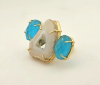 Bague élégante en laiton plaqué or 18 carats avec une pierre précieuse en agate naturelle unique pour un style féminin audacieux et luxueux