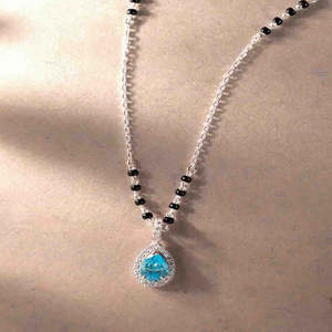 Compre un Mangalsutra de Plata Pura con Baño de Oro, Cadena de Perlas y Diamantes, Estilo Étnico Religioso, Regalo Perfecto para su Esposa - Product Image 2