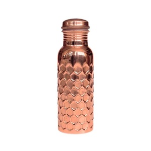 Botella de Agua de Cobre Puro con Acabado Martillado, Tapa de Rosca, Reutilizable para Viajes y Uso al Aire Libre, con Bolsa de Transporte - Product Image 2