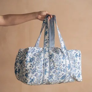 Bolsa de Viaje de Gran Capacidad para Fin de Semana, Diseño de Bloques, Deportiva, Lujosa, Duradera, Ecológica, Azul y Blanca, para Jardín - Product Image 2