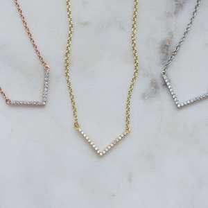 สร้อยคอรูปตัววี สร้อยคอเชฟรอนแบบเรียบง่าย เงินแท้ 925 ของขวัญสำหรับเด็กผู้หญิง สไตล์มินิมอล เหมาะสำหรับใส่ซ้อนกัน ประดับด้วยเพชรซิร์คอนระยิบระยับ - Product Image 4