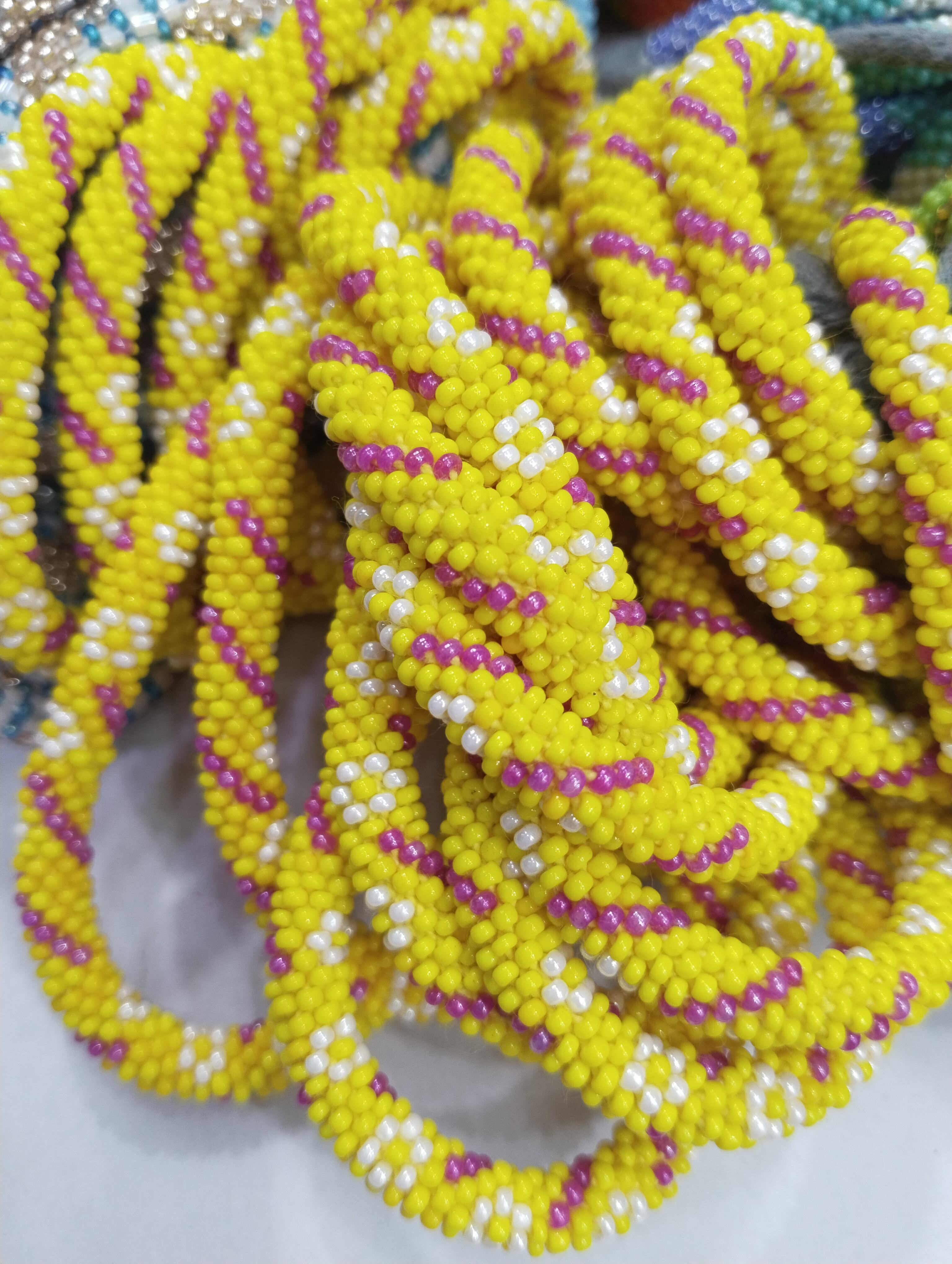 สีเหลือง