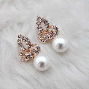 Kriaa 1313607 Boucles d'oreilles en perles fines pendantes Pierre autrichienne plaquée or Dangler élégante et luxueuse - Product Image 1