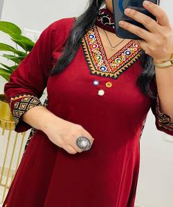 Ensemble haut et bas en rayonne fantaisie avec appliques, avec dupatta, tenue de fête, prix de gros, vêtement ethnique de luxe lavable multicolore - Product Image 3
