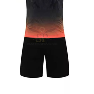 Uniforme de football de couleur unie de haute qualité 100% Polyester Team Wear Uniforme de football de meilleure qualité - Product Image 5