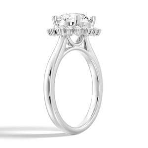 Anillo de Compromiso de Oro de 18K con Forma de Flor, Engastado con Rodio, Moissanita Redonda Incolora de Corte Brillante y Excelente Corte - Product Image 6