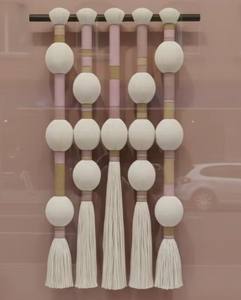 Tapisserie murale en macramé colorée avec symboles du zodiaque Pêcheurs et franges sphériques, pour une maison douillette - Product Image 1