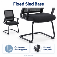 Chaise de bureau visiteur en maille noire avec siège rembourré, accoudoirs fixes à boucle et base cantilever pour salles de réunion et de réception