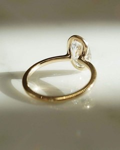 Anillo de Compromiso Solitario con Diamante Cultivado en Laboratorio de Corte Ovalado de 1.5 Ct, Engaste de Bisel en Oro Amarillo de 14K, Anillo de Boda, Joyería Original con Diamante de Laboratorio - Product Image 2