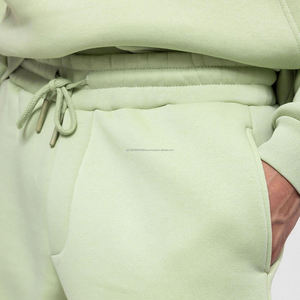 Ensemble survêtement pour homme sur mesure, de qualité supérieure, style décontracté avec motif uni pour l'hiver, avec impression de logo personnalisé - Product Image 2