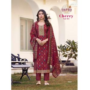 La descarga de seda modal más exigente impresa con bordado Top Pant Dupatta Set para la venta en línea - Product Image 1