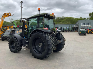 Tracteur mini Valtra G135 homologué CE, 50-55 CV, 4 roues motrices, avec cabine - Product Image 5