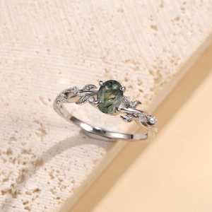 Bague en agate mousse en or massif 14 carats Accents de diamants cultivés en laboratoire IGI Certified Vintage Style Nature-Inspired Leaf Design Unisex Gemstone - Product Image 4