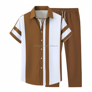 ชุดเซ็ตเสื้อผ้าผู้ชายลายทางแบบ OEM สีน้ำตาลและสีขาว 2 ชิ้น เสื้อแขนสั้นและกางเกงขายาว - Product Image 1