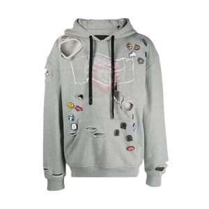 Sudadera con Capucha Gris Desgastada Personalizada con Pines y Parches Metálicos, Sudadera de Felpa de Algodón Grueso, Estilo Urbano - Product Image 1