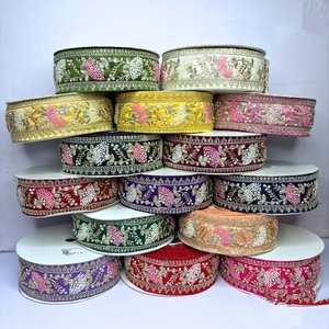 Hecho a medida, de lo clásico a lo moderno, nuestro encaje bordado aporta detalles delicados y textura elegante a sus diseños favoritos. - Product Image 2