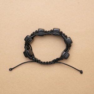 Pulsera de macramé Shambhala de Shungita con 6 cuentas cúbicas pulidas de 0.47 pulgadas (12 mm) en un cordón de poliéster negro, ajustable. - Product Image 2