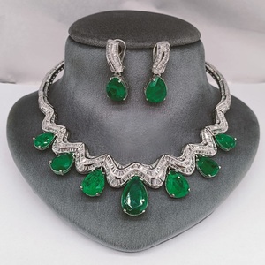 Elegante Juego de Collar con Piedras Dobles de Circonio con Acabado Plateado de Alta Calidad con Aretes, Colección para Bodas y Fiestas para Mujer - Product Image 1