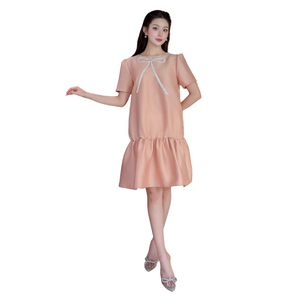 Vestido de maternidad elástico suave tela de tafetán con lazo 2 capas y bolsillos laterales cremallera trasera ajustable modelo V1302 - Product Image 1