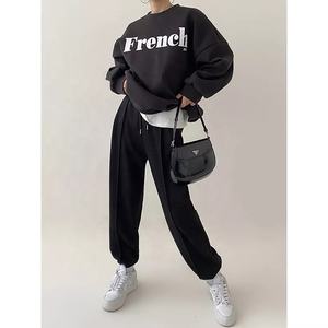 2023 última ropa de calle con estilo entrenamiento letra impresa color personalizado cuello redondo sudadera casual suelta manga larga tops para mujeres - Product Image 4