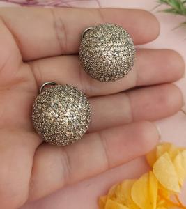 Pendientes de tuerca redondos brillantes para mujer, joyería de aniversario de compromiso de boda de estilo barroco para ropa de fiesta y eventos formales - Product Image 2